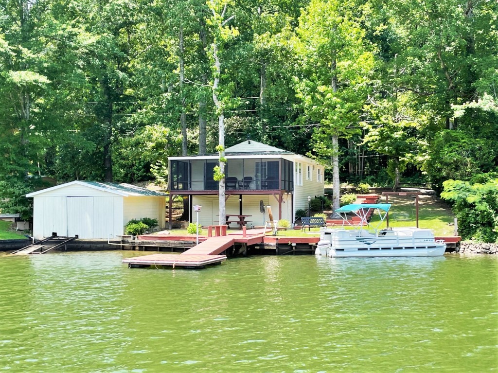 DEEDED CABIN W/ ENCLOSED BOAT HOUSESOLD! Lake Harding Homes