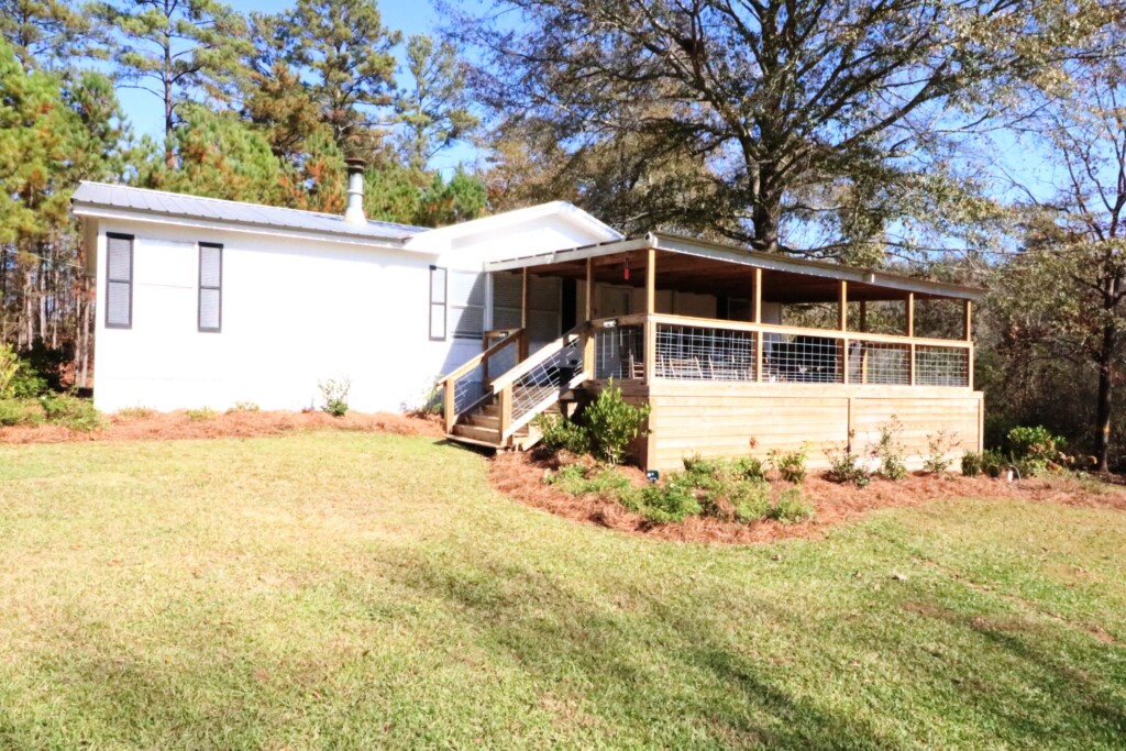 CHARMING LAKE HARDING LAKE HOME Lake Harding Homes