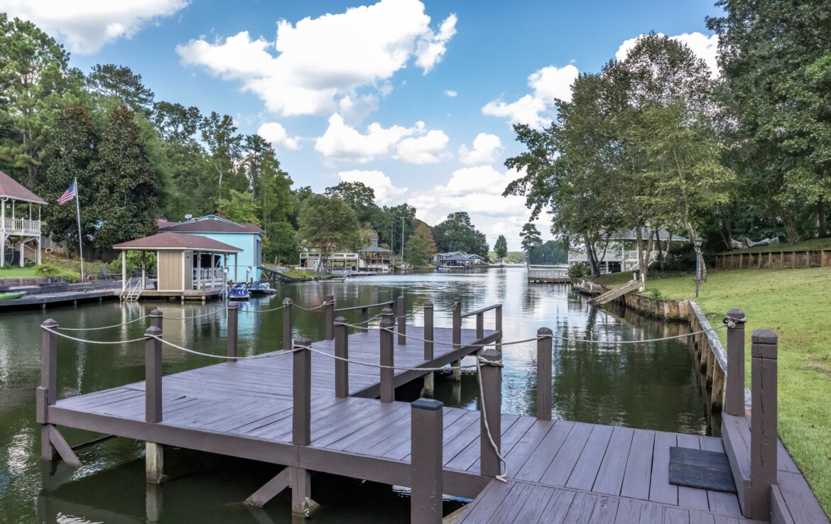 Spacious Waterfront Home on a DeepWater Cove Lake Harding Homes